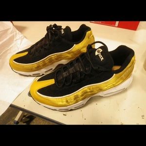 Gold Wheat Air Max 95s Sz 8 (W)  Never Worn